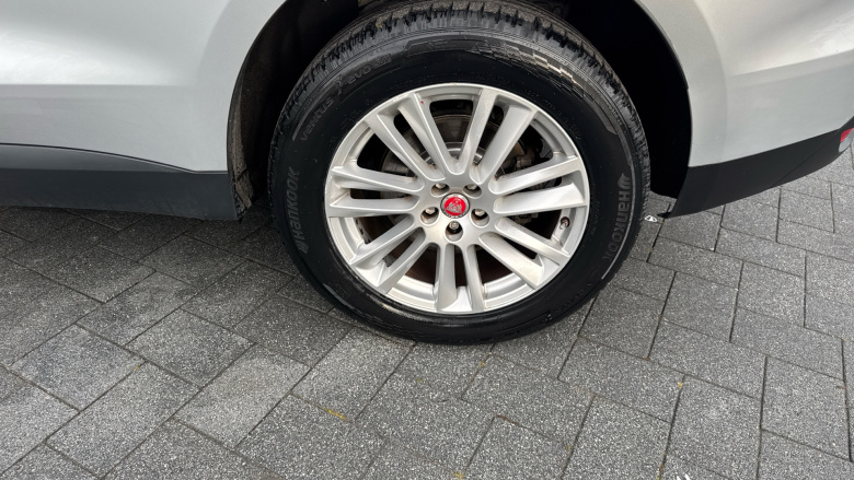 Jaguar F-Pace 2.0d Portfolio 5dr Auto AWD Diesel Estate